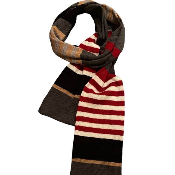 Chapter Club scarf - Picture 2 of 10